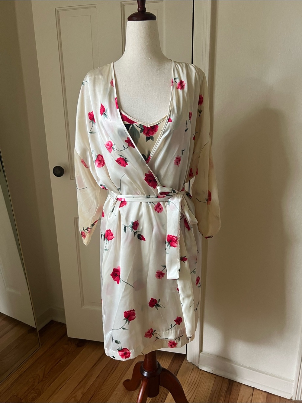 Stunning Vintage Robe and Slip Set - Picture 6 of 7